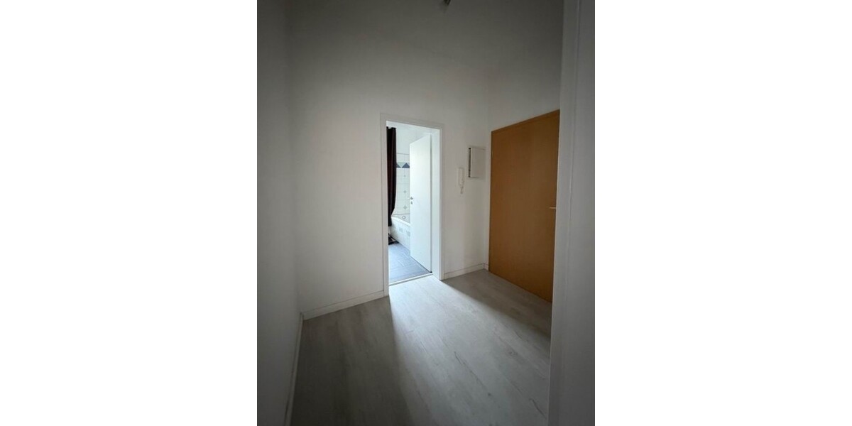 2-Zimmer-Hochparterre-Wohnung mit EINBAUKÜCHE zu verkaufen - Mehrfamilienhaus, Wohnhaus Zwickau Neuplanitz | Angebot:25907103