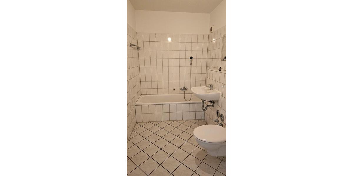 Etagenwohnung Meerane - 1 Zimmer, 38 m&sup2;, 210&euro; | Angebot:15431876