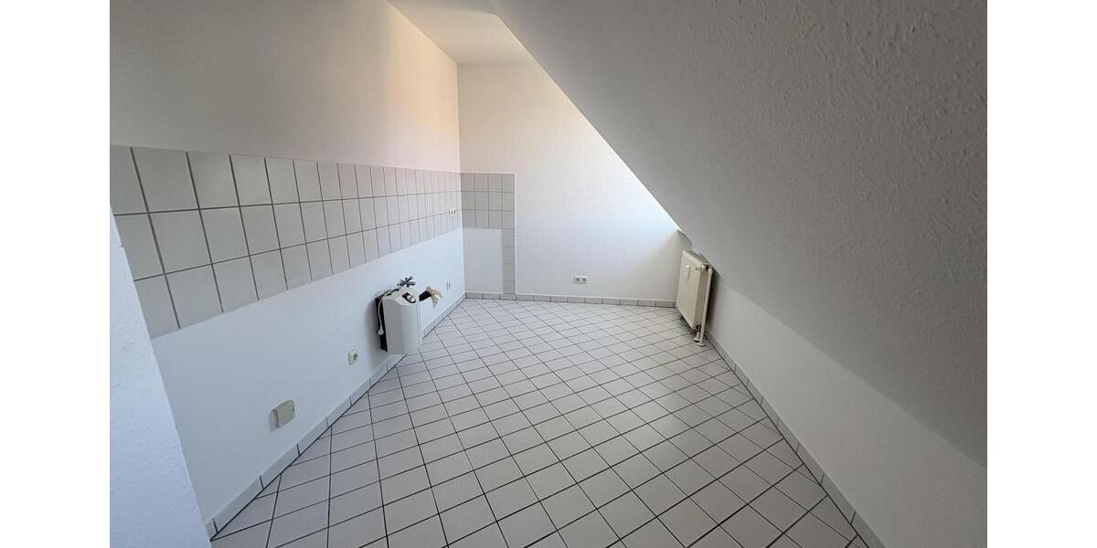 Dachgeschoßwohnung Zwickau - 2 Zimmer, 74 m&sup2;, 485&euro; | Angebot:25254334