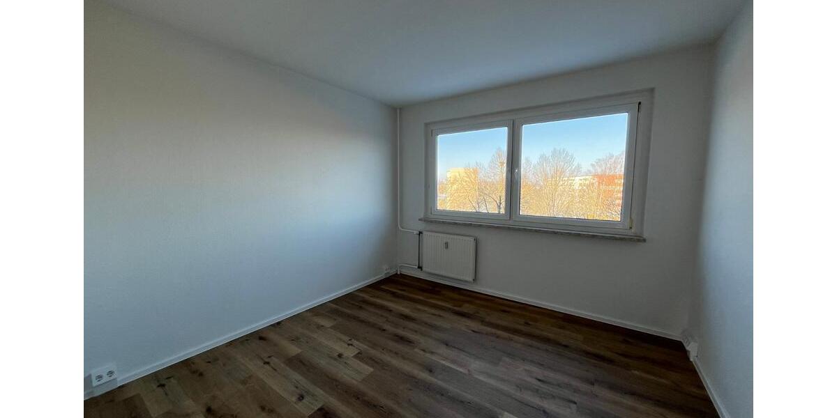 Etagenwohnung Zwickau Neuplanitz - 4 Zimmer, 85 m&sup2;, 449&euro; | Angebot:22043018