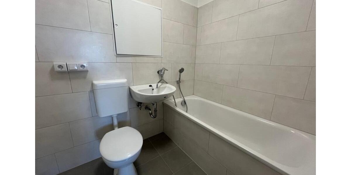 Etagenwohnung Zwickau Neuplanitz - 4 Zimmer, 70 m&sup2;, 369&euro; | Angebot:22153038