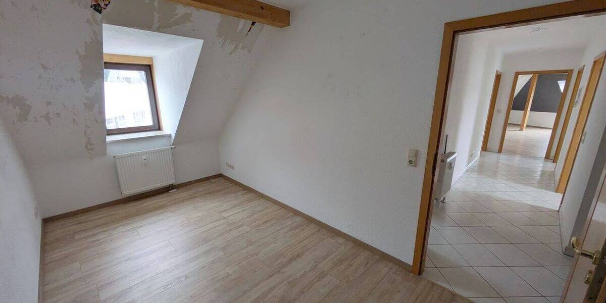 Etagenwohnung Zwickau Innenstadt - 4 Zimmer, 95 m&sup2;, 620&euro; | Angebot:26779409