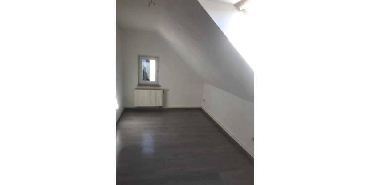 Etagenwohnung Oberlungwitz - 3 Zimmer, 68 m&sup2;, 240&euro; | Angebot:23502076