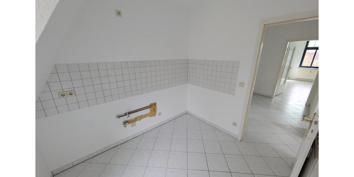 Dachgeschoßwohnung Zwickau Zwickau-West - 2 Zimmer, 48 m&sup2;, 360&euro; | Angebot:26681004