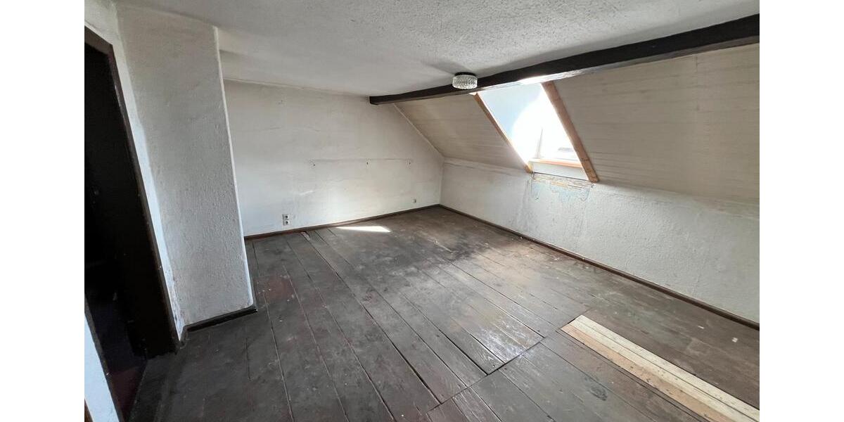 Reihenhaus Meerane - 9 Zimmer, 120 m&sup2;, 49.900&euro; | Angebot:25378971