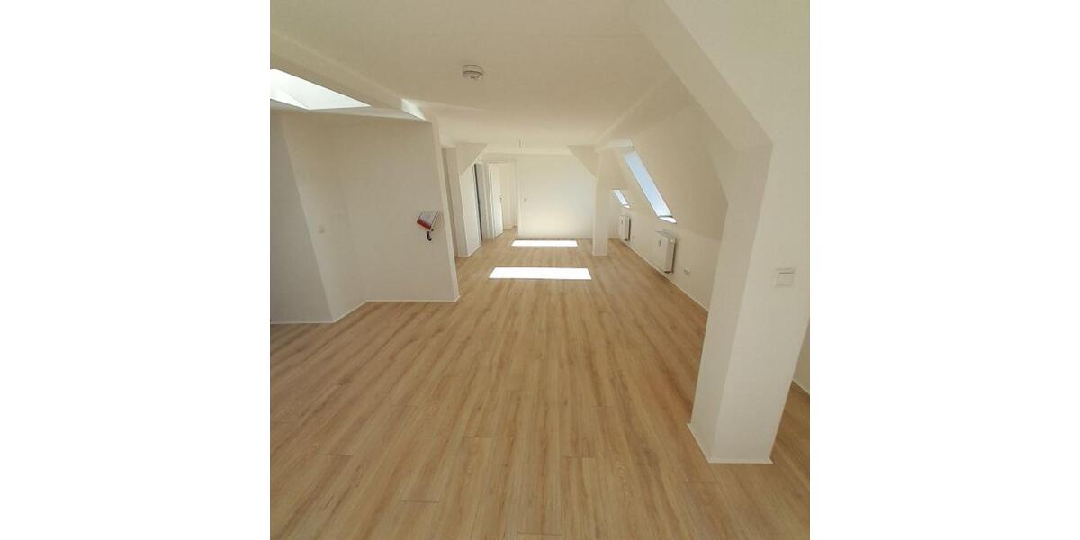 Dachgeschoßwohnung Zwickau Zwickau-Nord - 3 Zimmer, 75 m&sup2;, 430&euro; | Angebot:21323978