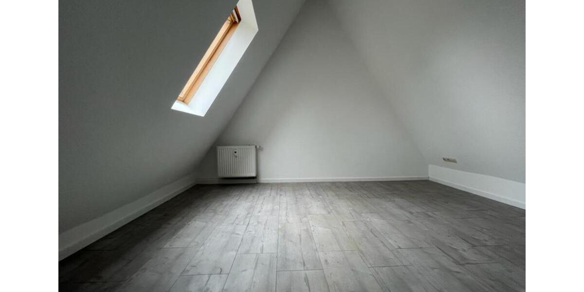 Dachgeschoßwohnung Greiz - 3 Zimmer, 78 m&sup2;, 468&euro; | Angebot:25543324