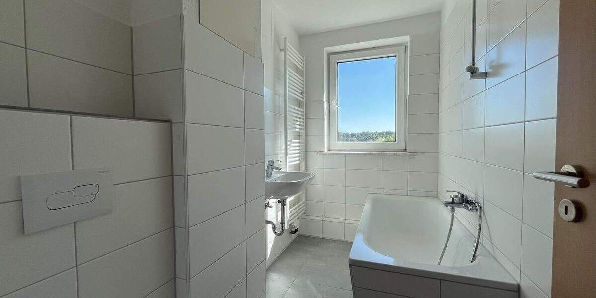 Etagenwohnung Zwickau Pölbitz - 2 Zimmer, 48 m&sup2;, 279&euro; | Angebot:25739970