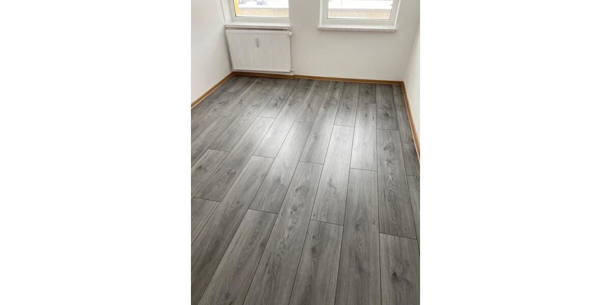 Etagenwohnung Glauchau - 4 Zimmer, 82 m&sup2;, 470&euro; | Angebot:24312491