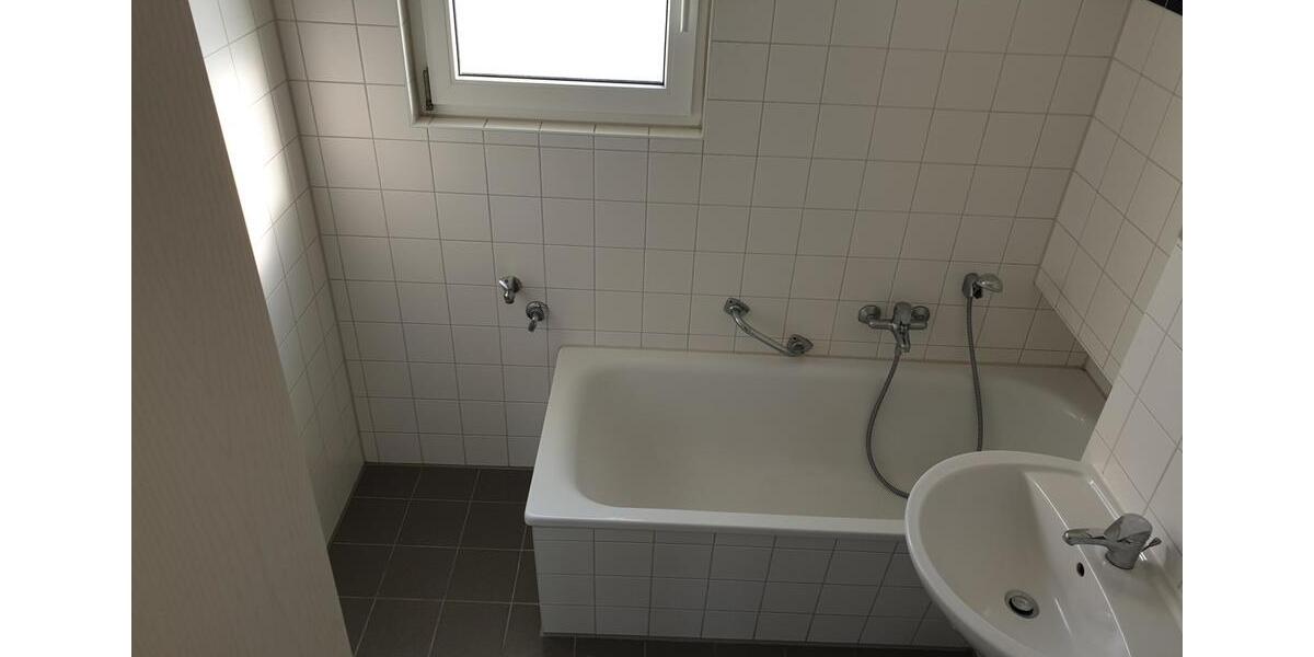 Dachgeschoßwohnung Meerane - 1 Zimmer, 35 m&sup2;, 240&euro; | Angebot:24254647