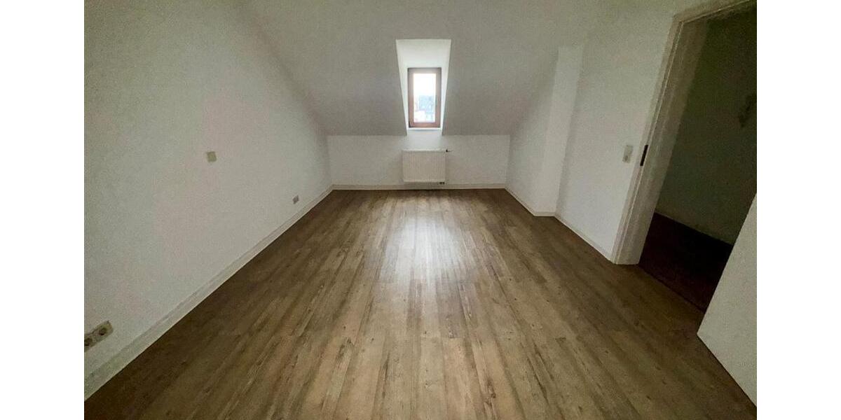 Dachgeschoßwohnung Zwickau - 2 Zimmer, 52 m&sup2;, 280&euro; | Angebot:17122311