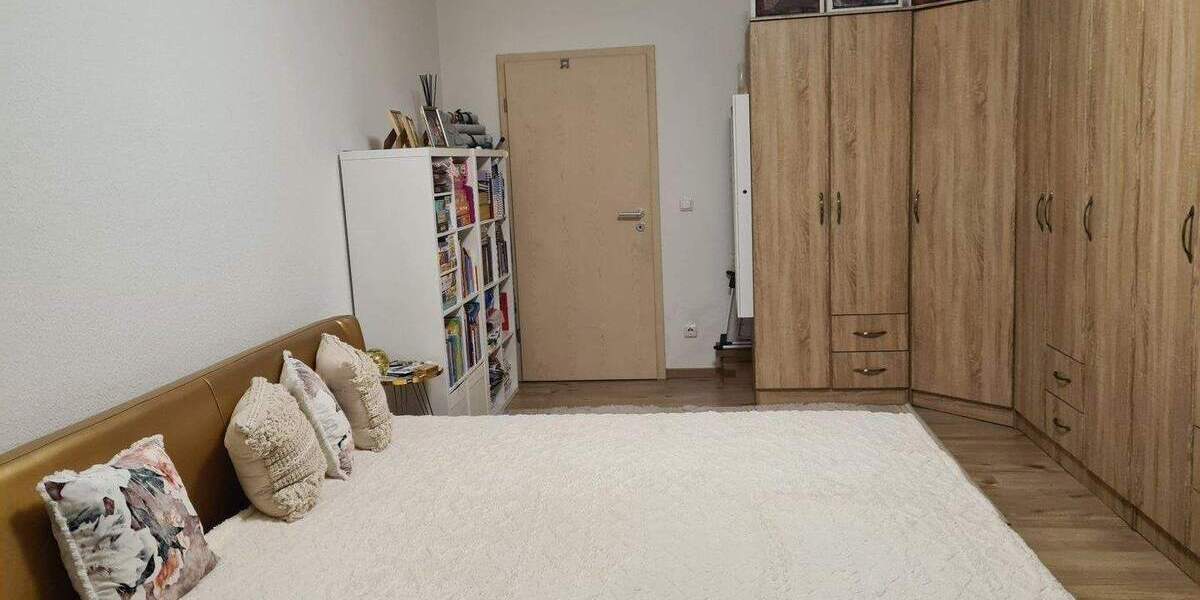 Etagenwohnung Zwickau Pölbitz - 3 Zimmer, 93 m&sup2;, 560&euro; | Angebot:25707502