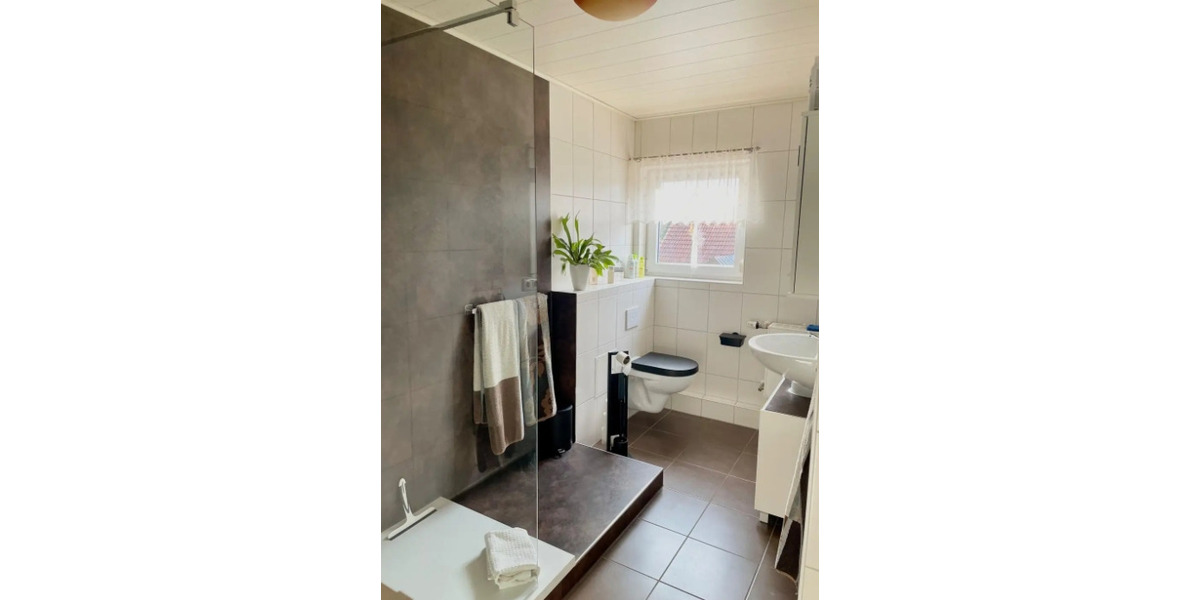 Etagenwohnung Meerane - 2 Zimmer, 66 m&sup2;, 390&euro; | Angebot:25726213