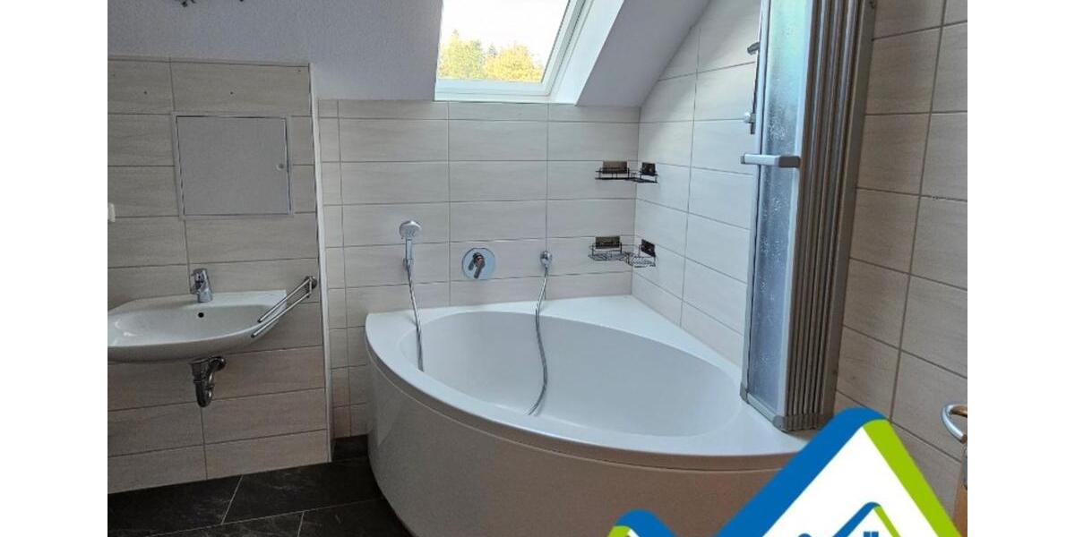 Dachgeschoßwohnung Gornsdorf - 4 Zimmer, 81 m&sup2;, 469&euro; | Angebot:23145726