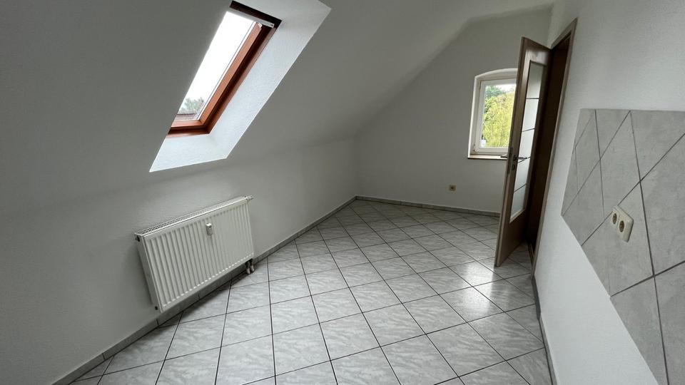 Dachgeschoßwohnung Werdau - 4 Zimmer, 80 m&sup2;, 500&euro; | Angebot:23808651