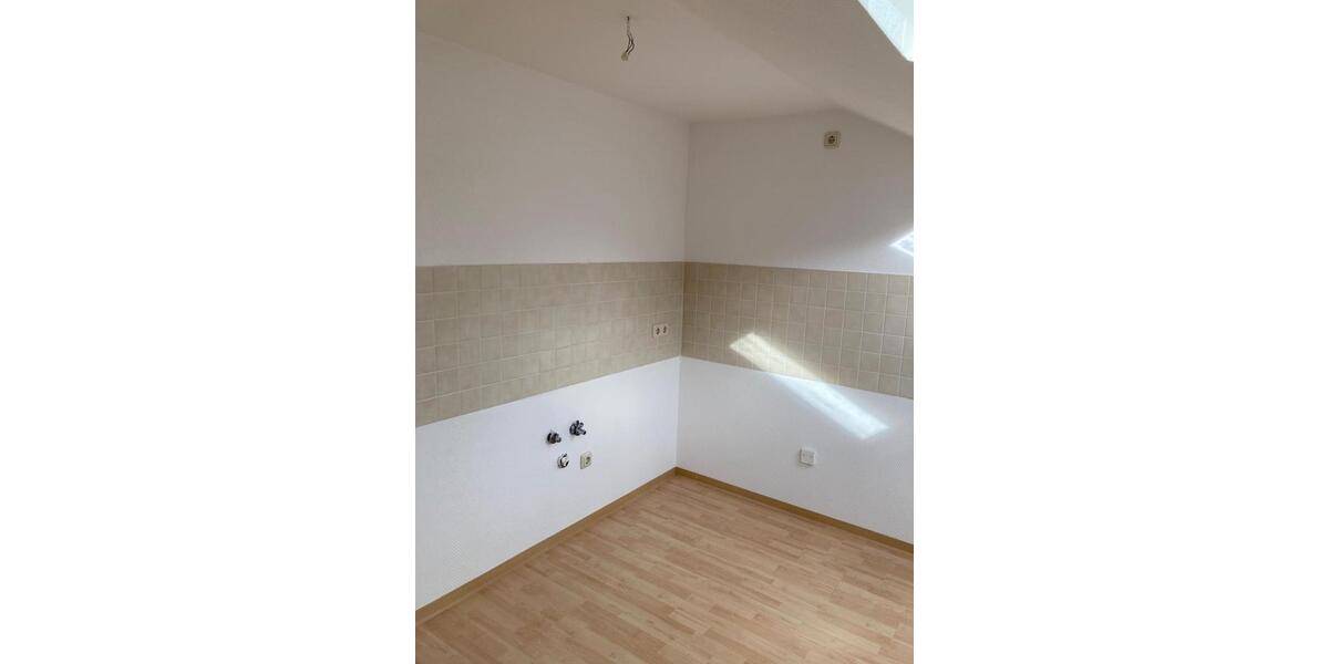 Dachgeschoßwohnung Greiz - 2 Zimmer, 43 m&sup2;, 243&euro; | Angebot:25883785