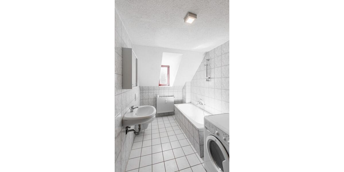 Etagenwohnung Lichtenstein (Sachsen) - 6 Zimmer, 1.000&euro; | Angebot:23428142