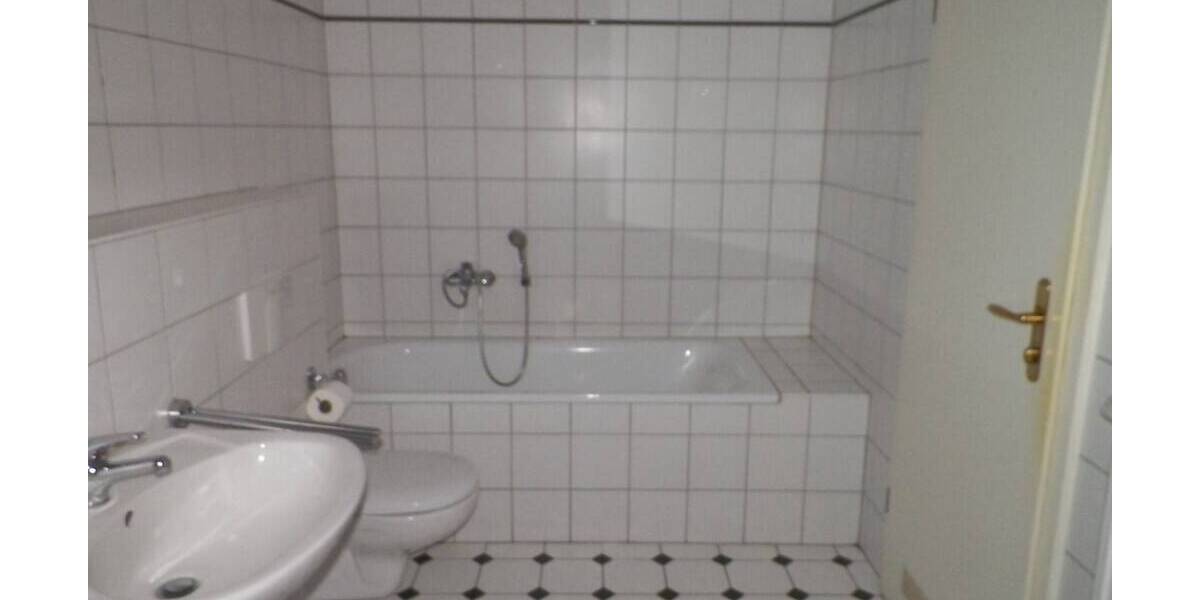 Etagenwohnung Zwickau-Innenstadt Innenstadt - 3 Zimmer, 102 m&sup2;, 650&euro; | Angebot:25797459