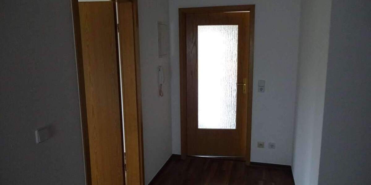 Etagenwohnung Zwickau Innenstadt - 3 Zimmer, 77 m&sup2;, 595&euro; | Angebot:25780742
