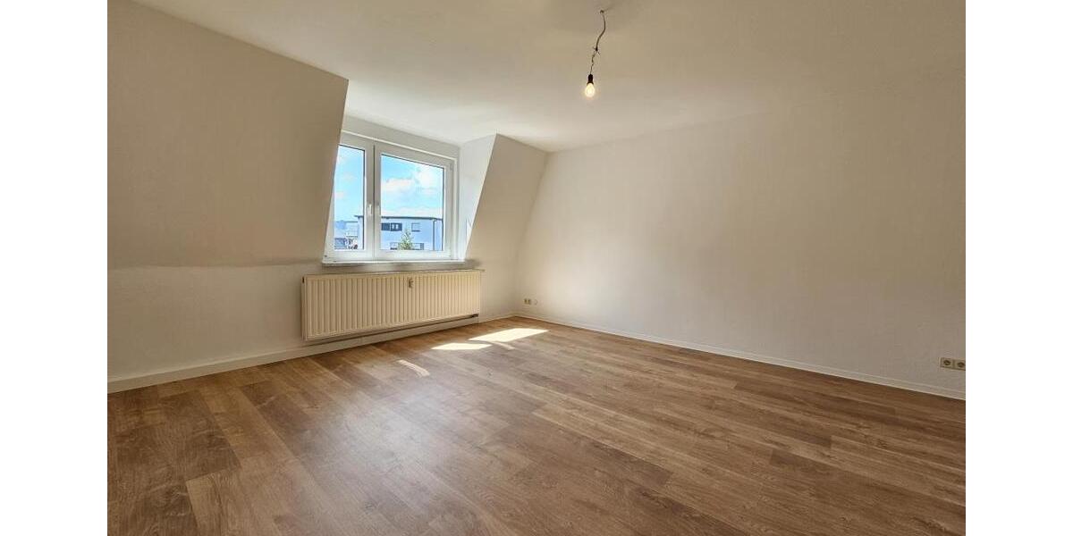 Dachgeschoßwohnung Aue-Bad Schlema Bad Schlema - 3 Zimmer, 84 m&sup2;, 463&euro; | Angebot:26251360
