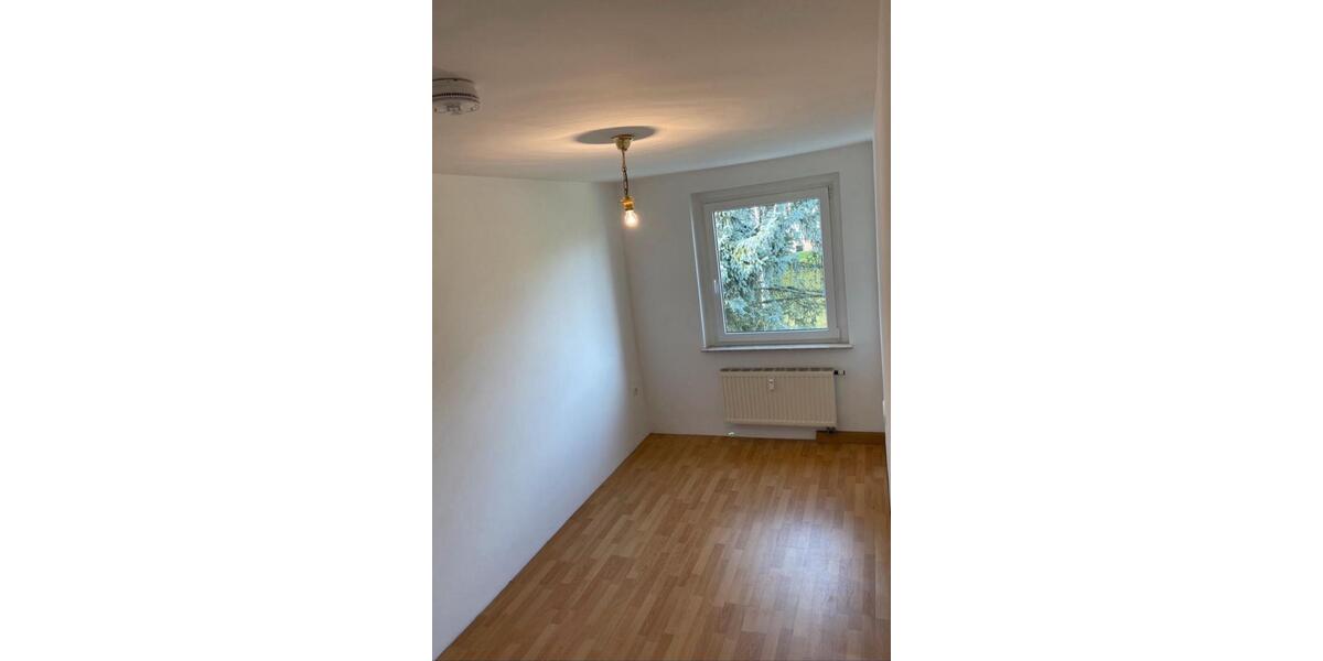 Etagenwohnung Crimmitschau - 3 Zimmer, 55 m&sup2;, 350&euro; | Angebot:25064679