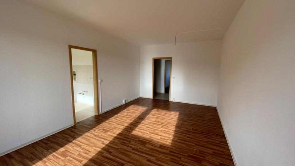 Etagenwohnung Mülsen - 3 Zimmer, 70 m&sup2;, 381&euro; | Angebot:17123626