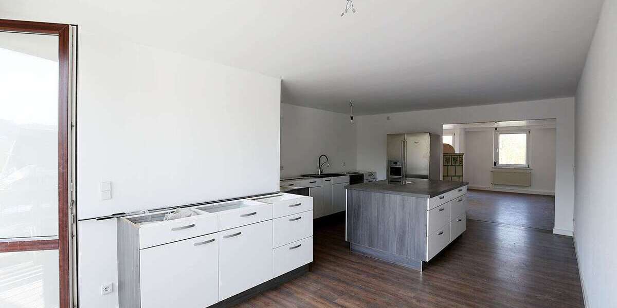 Etagenwohnung Zwickau Schedewitz - 4 Zimmer, 122 m&sup2;, 925&euro; | Angebot:22397998