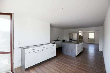 Wohnung Zwickau Schedewitz - 4 Zimmer, 122 m&sup2;, 925&euro; | Angebot:22397998