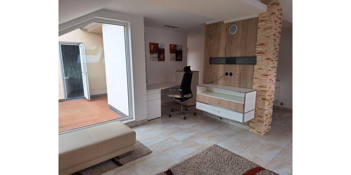 Dachgeschoßwohnung Zwickau - 2 Zimmer, 152 m&sup2;, 1.050&euro; | Angebot:26479906