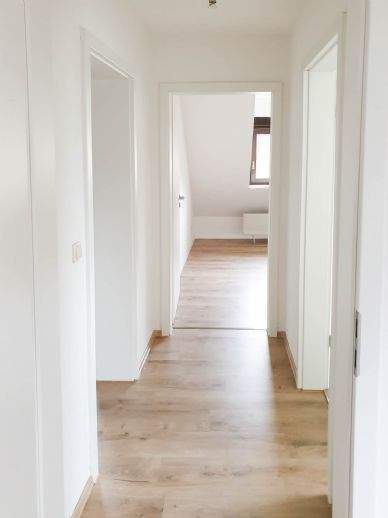 Etagenwohnung Gersdorf - 3 Zimmer, 67 m&sup2;, 400&euro; | Angebot:26015755