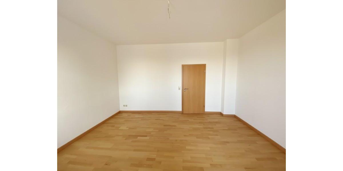 Etagenwohnung Reichenbach im Vogtland - 3 Zimmer, 81 m&sup2;, 490&euro; | Angebot:25054405