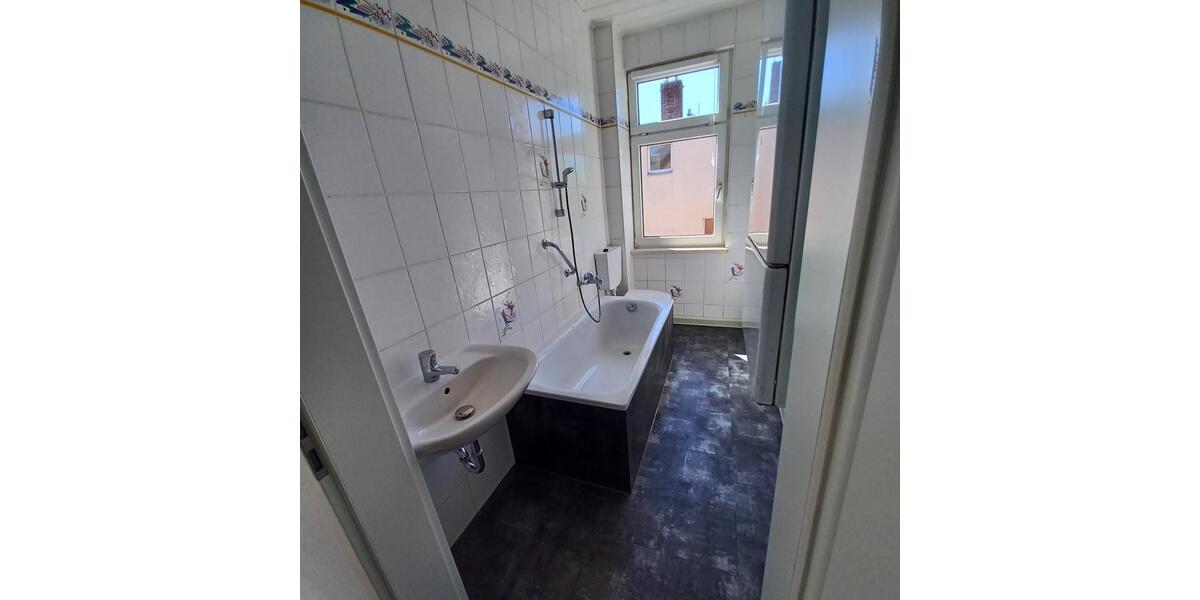 Dachgeschoßwohnung Zwickau Zwickau-West - 3 Zimmer, 62 m&sup2;, 340&euro; | Angebot:20618659
