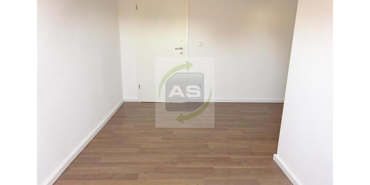 Dachgeschoßwohnung Zwickau - 5 Zimmer, 133 m&sup2;, 950&euro; | Angebot:23792815