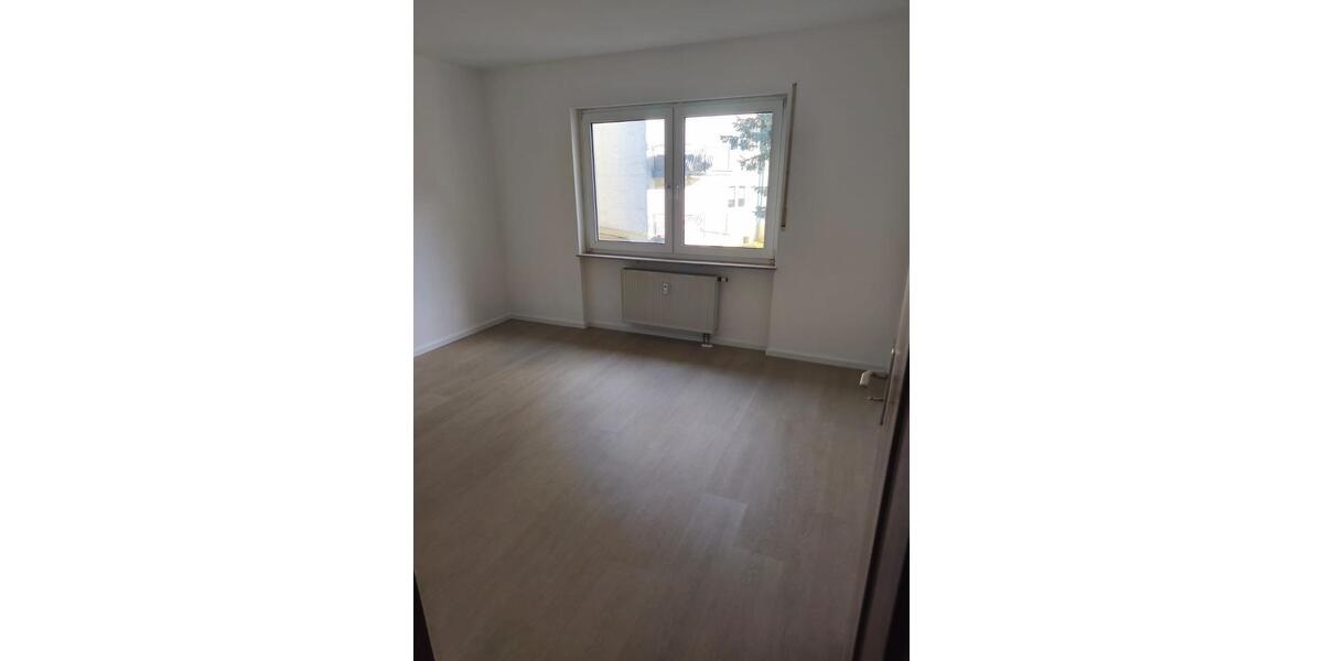 Etagenwohnung Glauchau - 2 Zimmer, 64 m&sup2;, 380&euro; | Angebot:24493210