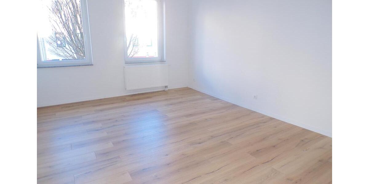 Etagenwohnung Zwickau - 2 Zimmer, 60 m&sup2;, 350&euro; | Angebot:24622144