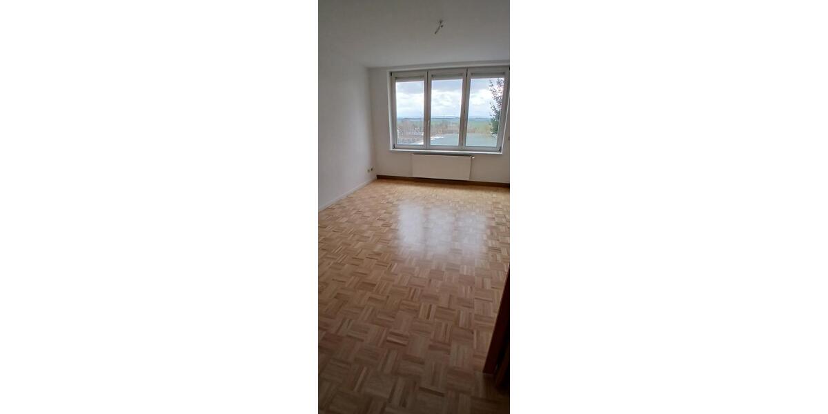 Etagenwohnung Hohenstein-Ernstthal Ernstthal - 3 Zimmer, 106 m&sup2;, 670&euro; | Angebot:25637711