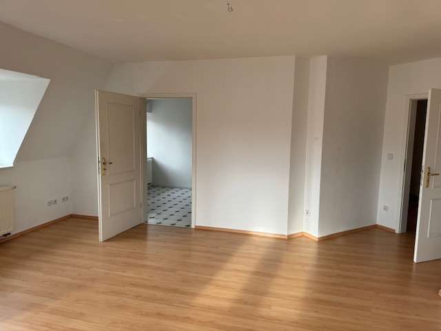 Etagenwohnung Zwickau Nordvorstadt - 3 Zimmer, 80 m&sup2;, 400&euro; | Angebot:26004187