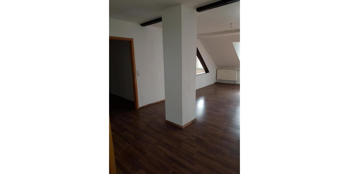 Dachgeschoßwohnung Glauchau - 4 Zimmer, 125 m&sup2;, 575&euro; | Angebot:25790173