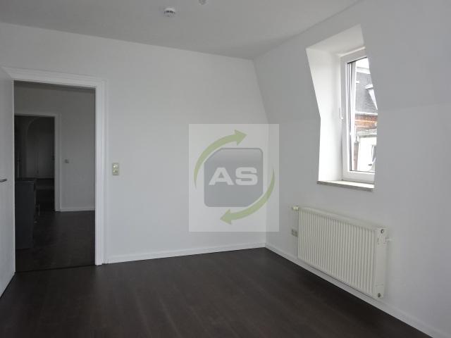 Dachgeschoßwohnung Zwickau - 2 Zimmer, 66 m&sup2;, 355&euro; | Angebot:24395223