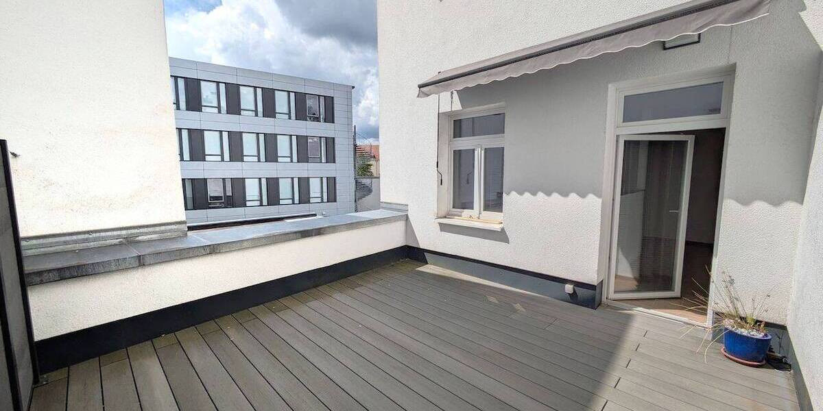 Etagenwohnung Zwickau Innenstadt - 2 Zimmer, 83 m&sup2;, 800&euro; | Angebot:25820188