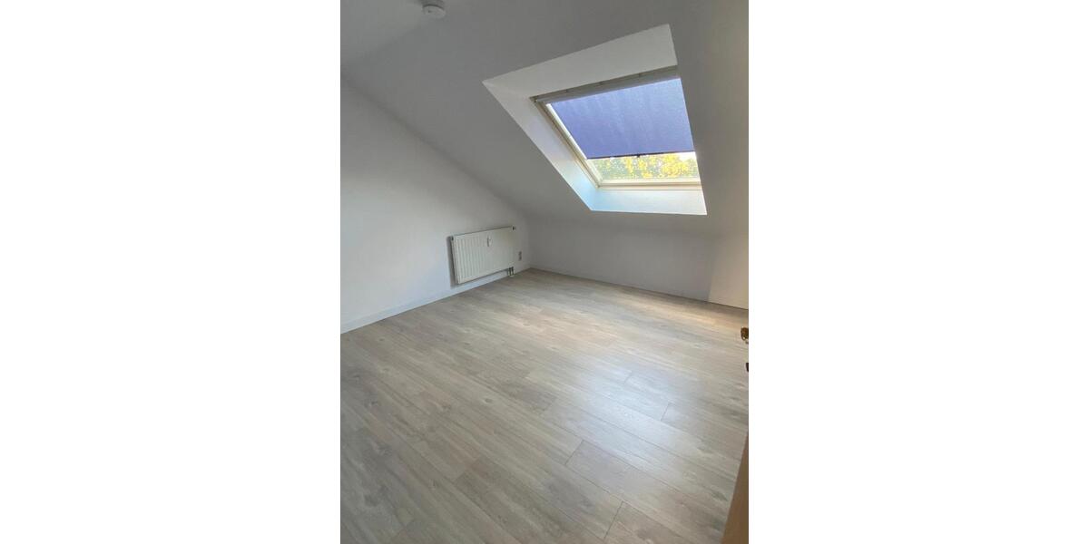 Dachgeschoßwohnung Reichenbach im Vogtland - 3 Zimmer, 68 m&sup2;, 430&euro; | Angebot:25330117