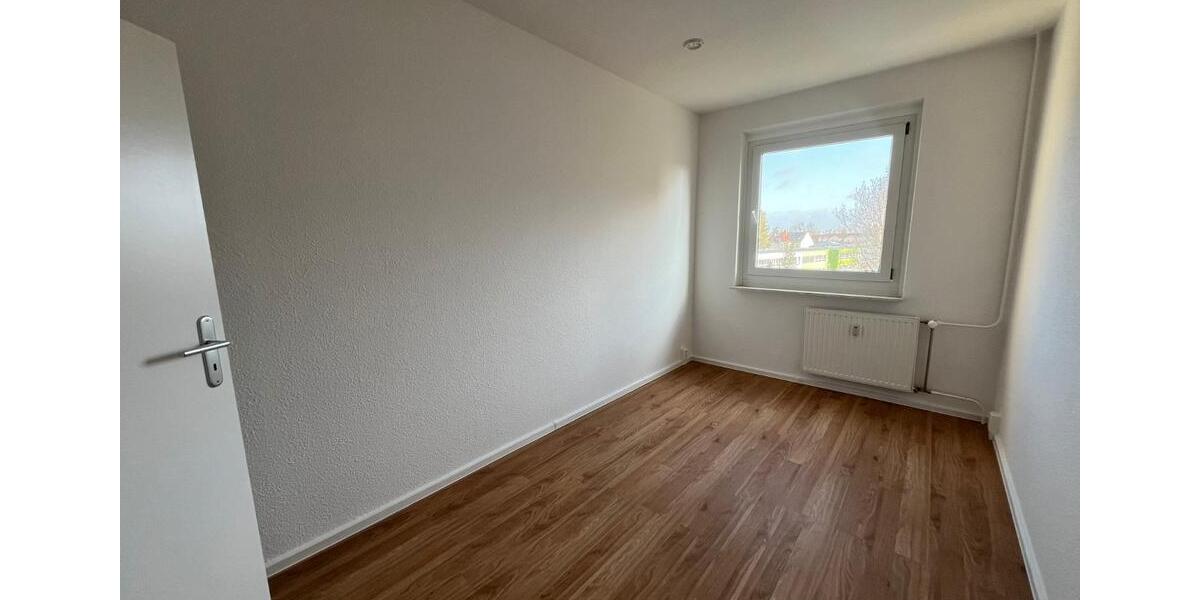 Etagenwohnung Zwickau Neuplanitz - 4 Zimmer, 90 m&sup2;, 449&euro; | Angebot:22043023