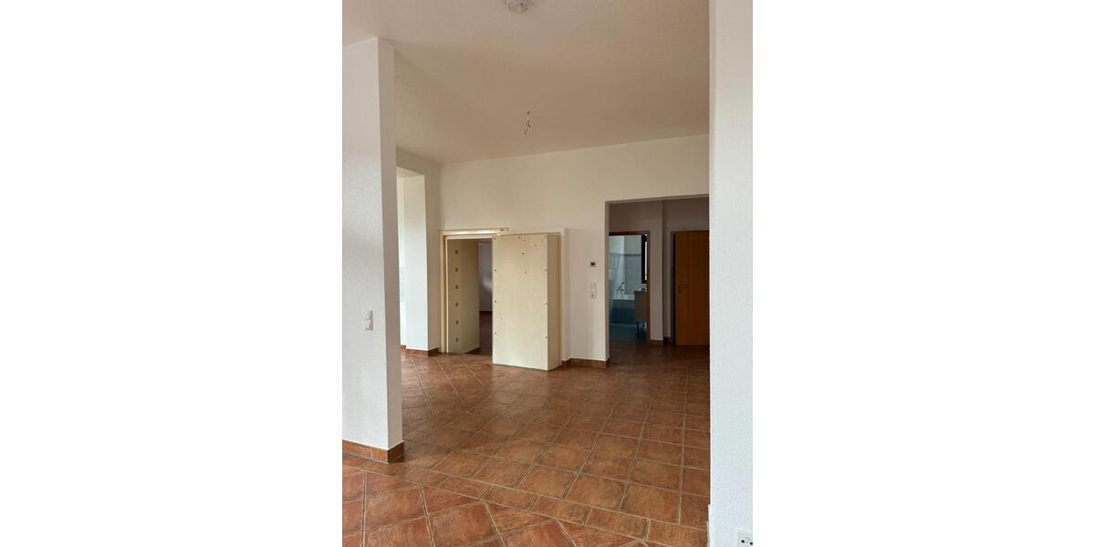 Erdgeschoßwohnung Reichenbach im Vogtland - 2 Zimmer, 83 m&sup2;, 414&euro; | Angebot:25907379