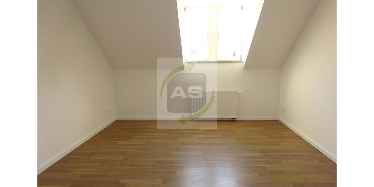 Dachgeschoßwohnung Zwickau - 5 Zimmer, 133 m&sup2;, 950&euro; | Angebot:23792815
