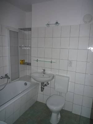 Etagenwohnung Reinsdorf - 3 Zimmer, 57 m&sup2;, 300&euro; | Angebot:25707489