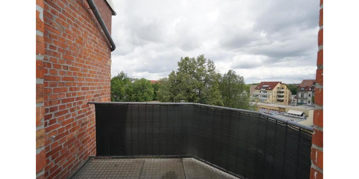 Dachgeschoßwohnung Zwickau - 4 Zimmer, 104 m&sup2;, 630&euro; | Angebot:24440954