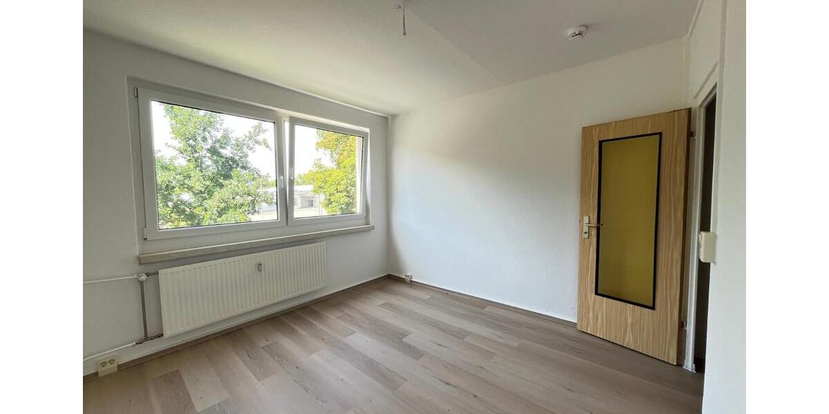 Etagenwohnung Zwickau Neuplanitz - 4 Zimmer, 70 m&sup2;, 349&euro; | Angebot:22153022