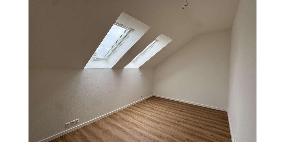 Dachgeschoßwohnung Zwickau - 3 Zimmer, 69 m&sup2;, 640&euro; | Angebot:25753391