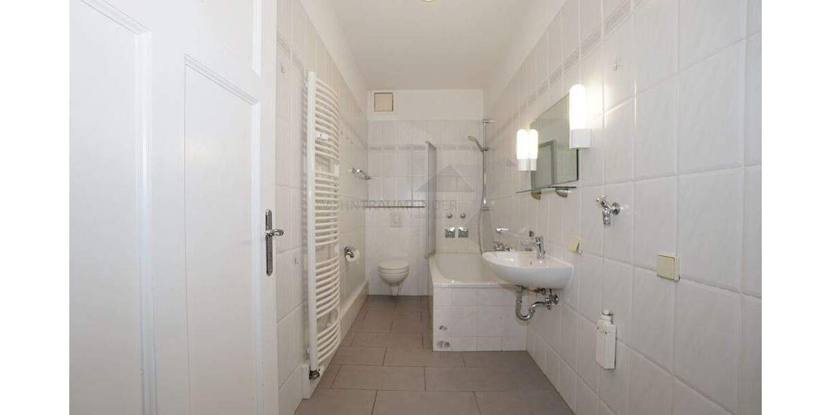 Etagenwohnung Zwickau Innenstadt - 4 Zimmer, 100 m&sup2;, 669&euro; | Angebot:25681409