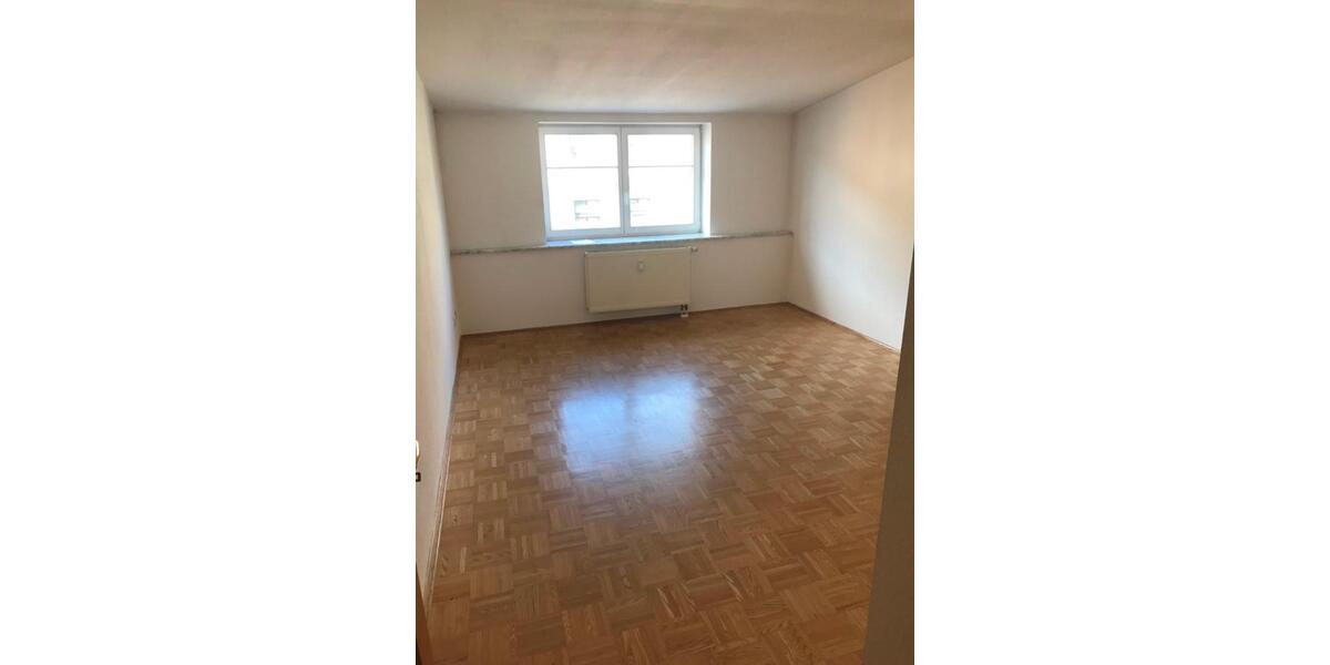 Etagenwohnung Zwickau - 2 Zimmer, 55 m&sup2;, 370&euro; | Angebot:24878691